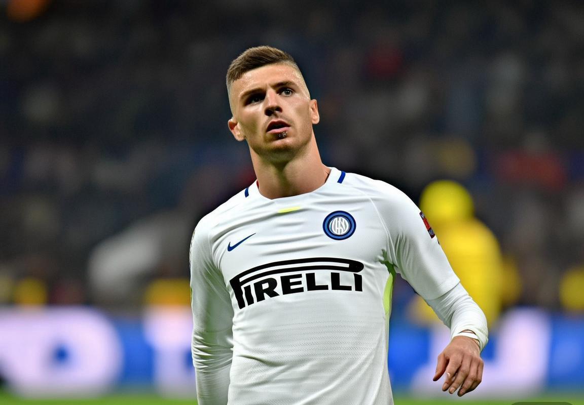 国际米兰引援策略复制恰尔汗奥卢转会模式，AC米兰队长续约僵局凸显意甲薪资分歧，自由市场免签球员成焦点